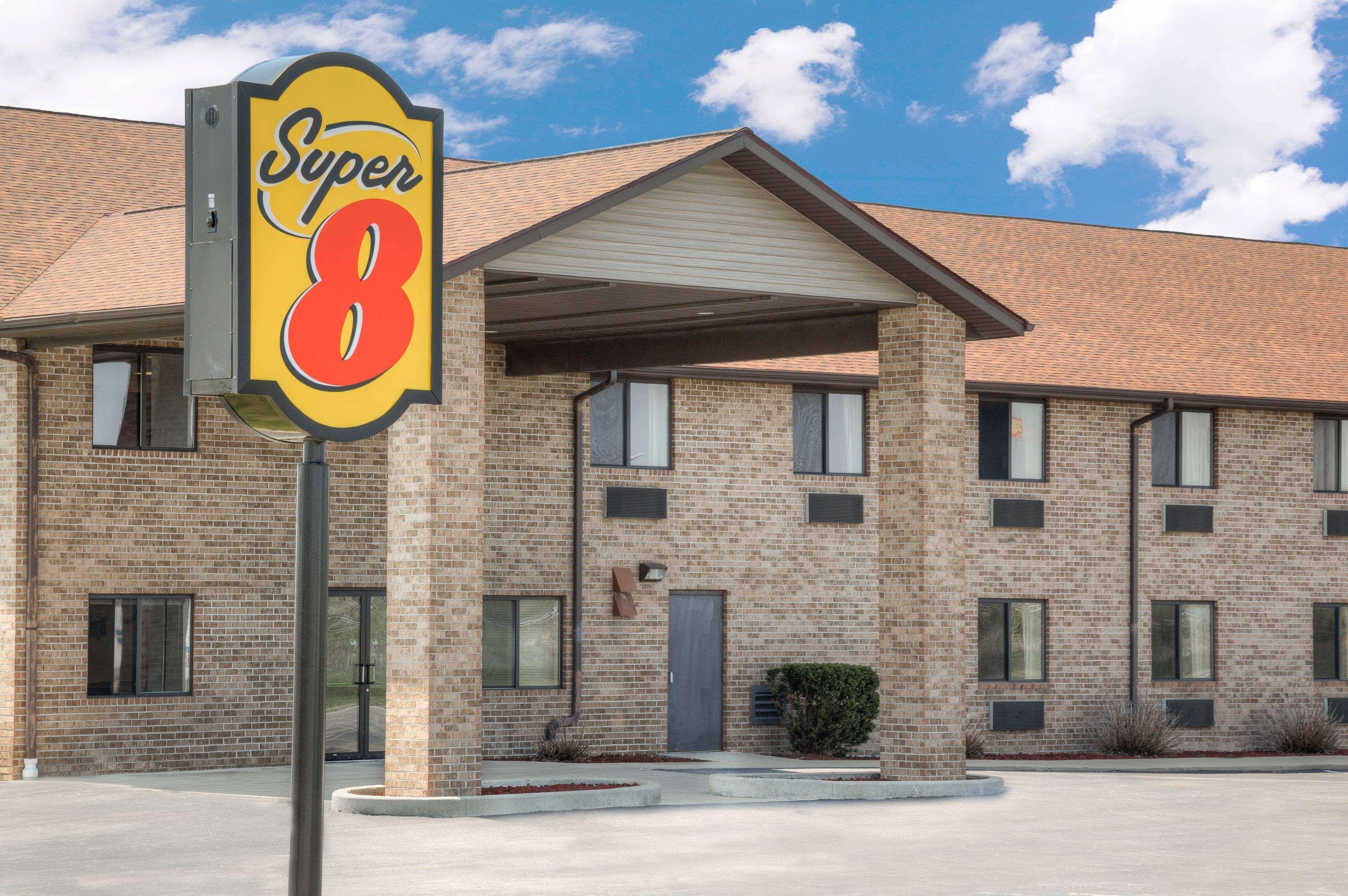 Super 8 By Wyndham Gas City Marion Area Екстериор снимка