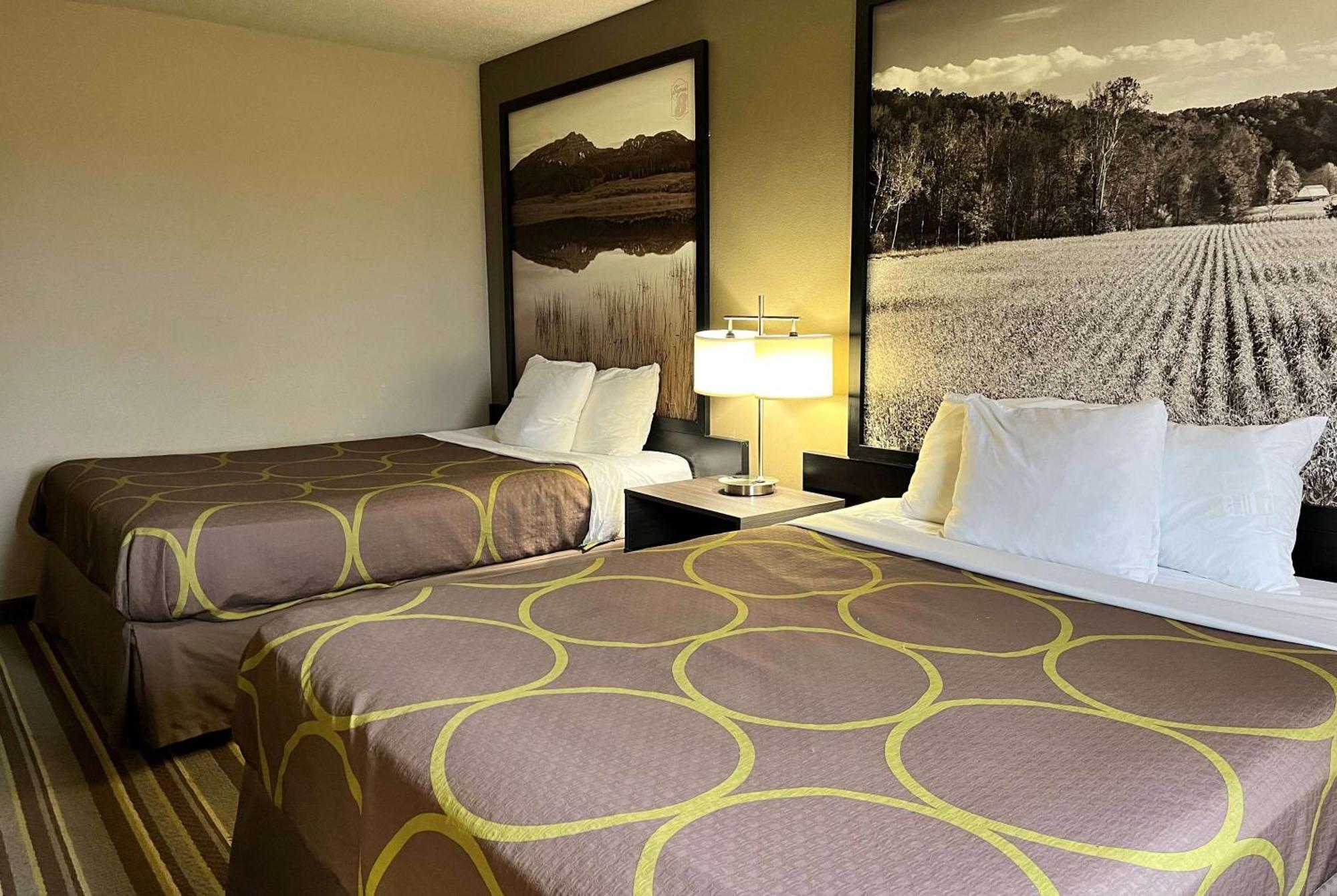 Super 8 By Wyndham Gas City Marion Area Екстериор снимка